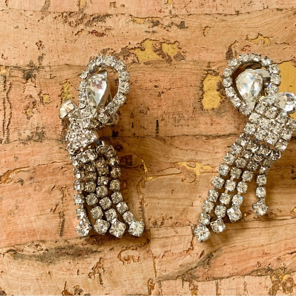 Vintage 1960 Rhinestone Clip on Earrings. - Picture 7 of 9